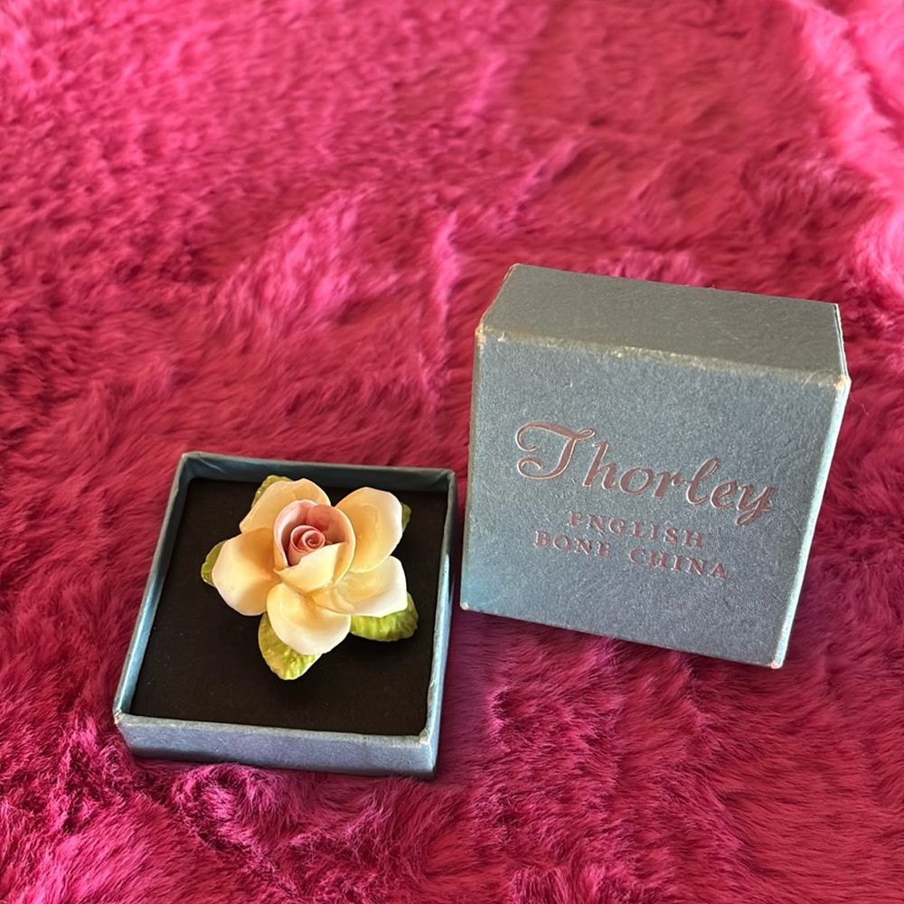 Thorley “bone china” flower brooch  pin multicolor floral hand painted pink gree